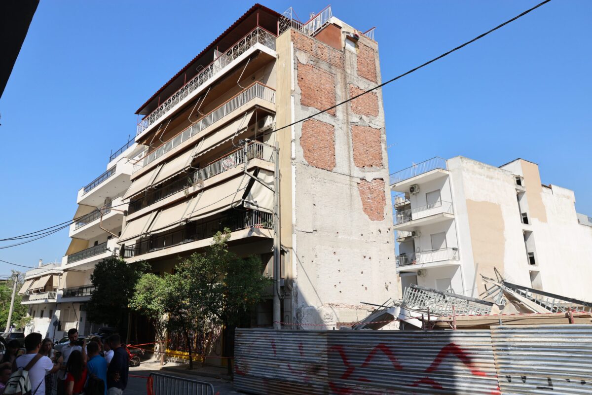 Πετράλωνα: Συνεχίζονται οι έλεγχοι μετά την κατάρρευση πολυκατοικίας – «Καμπανάκι» για τη στατική επάρκεια των κτηρίων