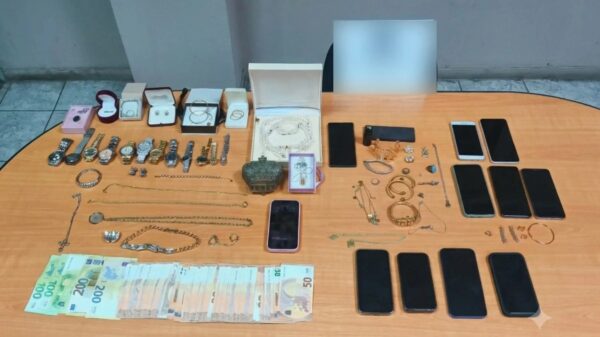 Εξαρθρώθηκε συμμορία που διέπραττε κλοπές σε κοσμηματοπωλεία της Αττικής – Λεία 370.000 ευρώ, πώς δρούσε