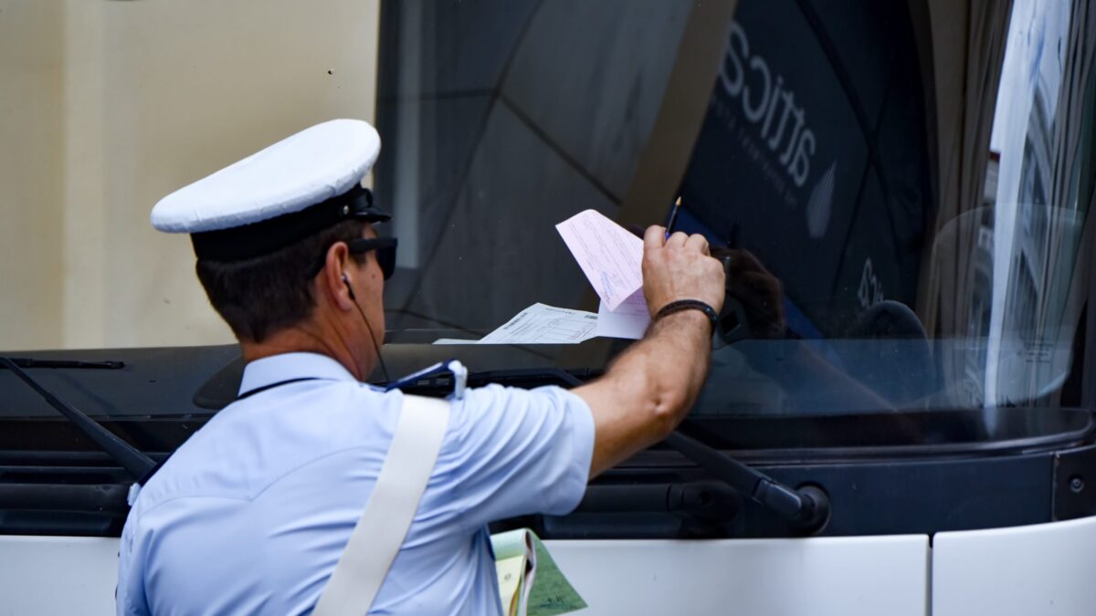 Τέλος τα μπλοκάκια της Τροχαίας – Με tablet η επίδοση των τροχονομικών παραβάσεων