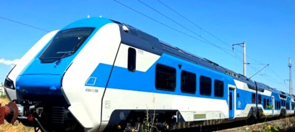 Εκσυγχρονίζεται ο ελληνικός σιδηρόδρομος: Στη Θεσσαλονίκη η πρώτη από τις 25 υβριδικές αμαξοστοιχίες της “Hellenic Train”