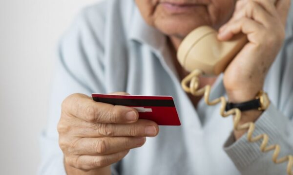 Συνελήφθησαν επ’ αυτοφώρω δύο δράστες για τηλεφωνική απάτη στο Λιβαδερό Κοζάνης