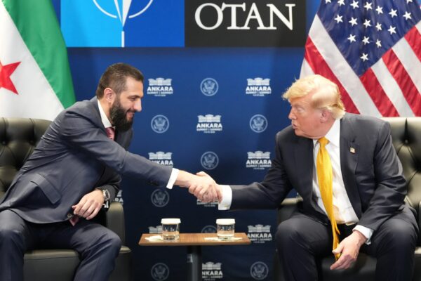 Τραμπ: Σκέφτομαι να αποσύρω τη Συρία από τον κατάλογο των χωρών που στηρίζουν την τρομοκρατία – Το Ισραήλ θέλει να αποχωρήσει από τον νότιο Λίβανο
