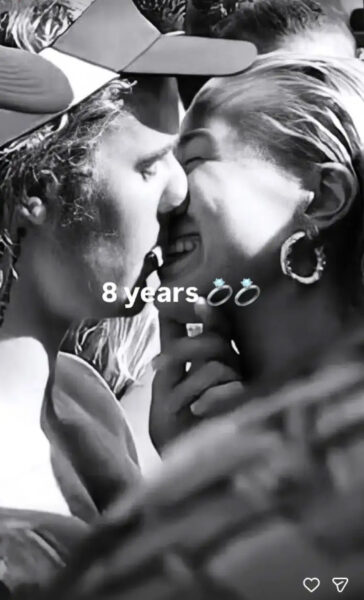 Hailey Bieber: Η ανάρτηση για τα 8 χρόνια από την πρόταση γάμου