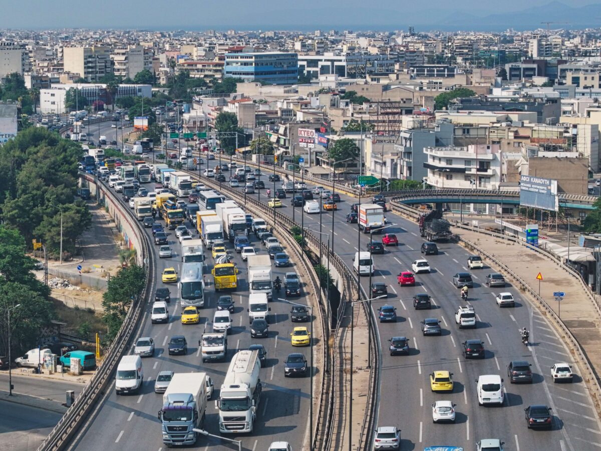 Κίνηση τώρα: Χαμηλές ταχύτητες στον Κηφισό και σε βασικούς οδικούς άξονες