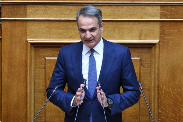 Μητσοτάκης από τη Βουλή: «Η Δημοκρατία απαντά στη βία οδηγώντας τους τρομοκράτες στη Δικαιοσύνη»