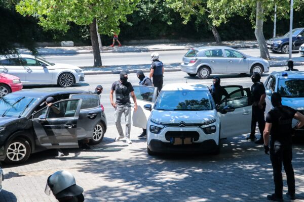Θεσσαλονίκη: Σφίγγει ο κλοιός για την σύλληψη τριών ατόμων για τις άλλες δυο εμπρηστικές επιθέσεις