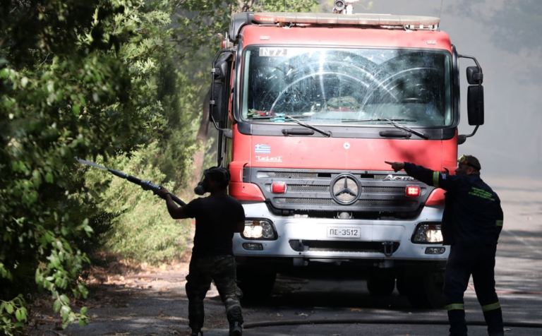 Φωτιά στον Ασπρόπυργο: Μεγάλη κινητοποίηση της Πυροσβεστικής στη Λάκκα Κάτσαρη