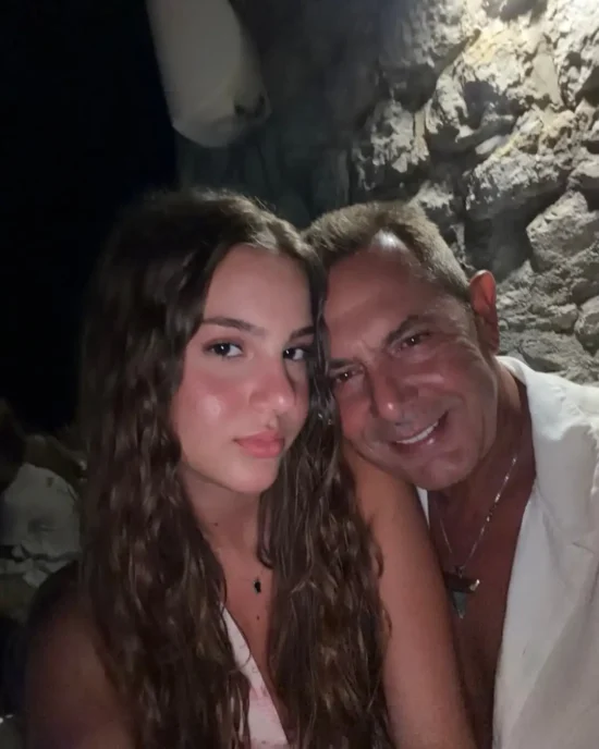 Πάνος Καμμένος: Σπάνιο οικογενειακό στιγμιότυπο με την 14χρονη κόρη του Πολυτίμη – Δέσποινα