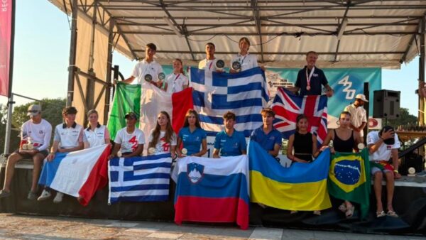 Παγκόσμιοι πρωταθλητές Παναγόπουλος-Μπουζάνα στη Γαλλία, 6 διακρίσεις για τον Ναυτικό Όμιλο Καλαμακίου, 30 μετάλλια για την Ελλάδα