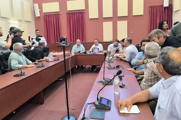 Συνάντηση Τσίπρα με κτηνοτρόφους της Λέσβου: «Ευθύνη όλων μας είναι να διατηρήσουμε ζωντανή την αγροτική παραγωγή»