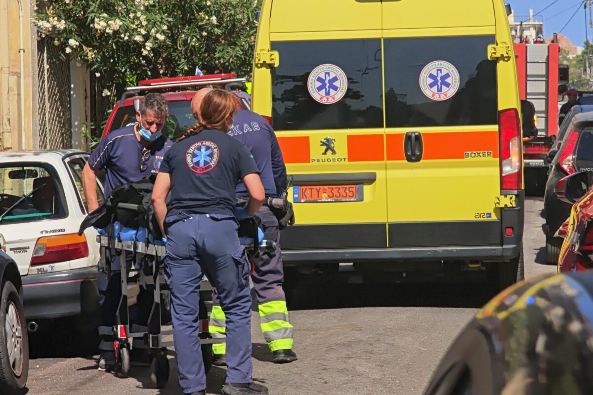 Φωτιά σε διαμέρισμα στα Πατήσια – Μία νεκρή ηλικιωμένη γυναίκα και ένας τραυματίας