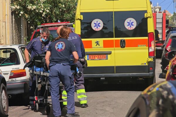 Φωτιά σε διαμέρισμα στα Πατήσια – Μία νεκρή ηλικιωμένη γυναίκα και ένας τραυματίας