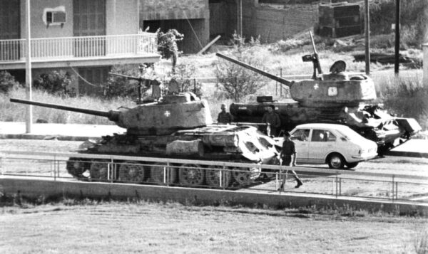 Μαύρη επέτειος: 52 χρόνια από το προδοτικό πραξικόπημα της χούντας του Ιωαννίδη κατά του Μακαρίου