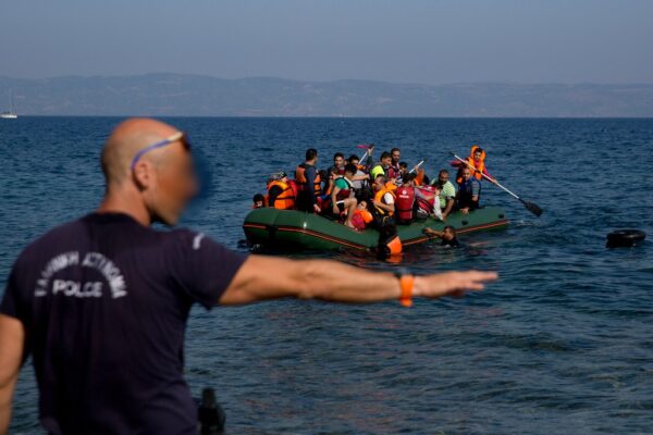 Στρασβούργο: «Κόκκινες γραμμές» για τα κέντρα επιστροφής ζητά ο Επίτροπος Ανθρωπίνων Δικαιωμάτων – Η απάντηση Πλεύρη