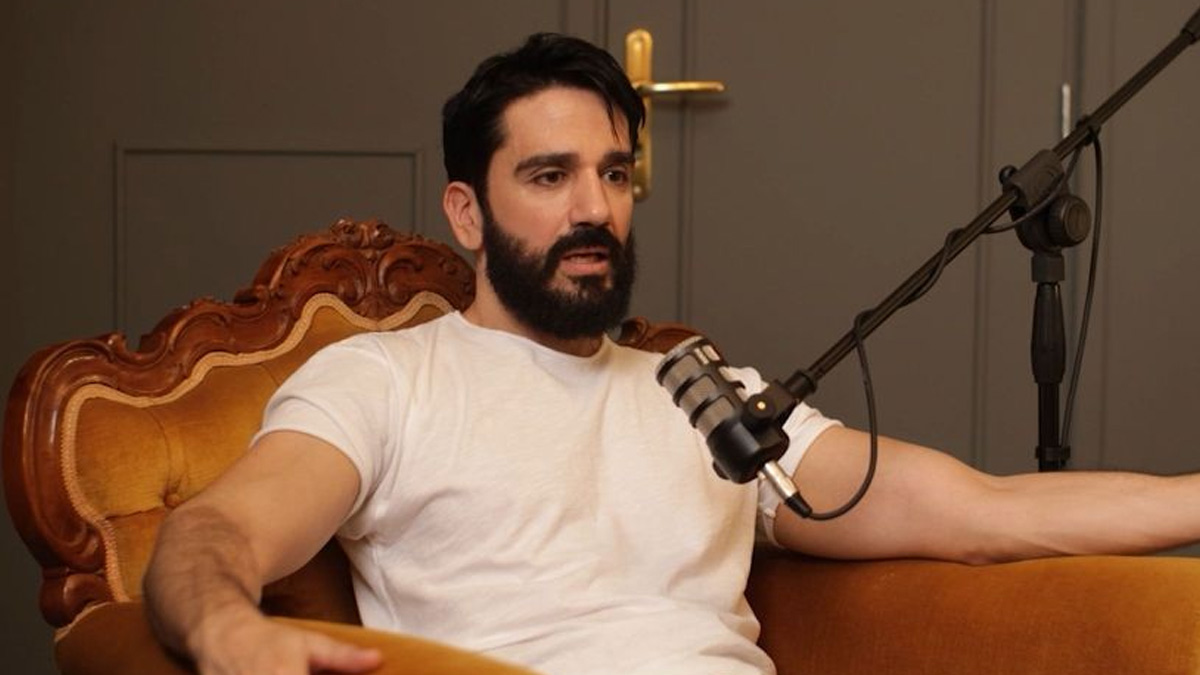 Διονύσης Ατζαράκης: Η καταπίεση στο σχολείο με τις καλόγριες