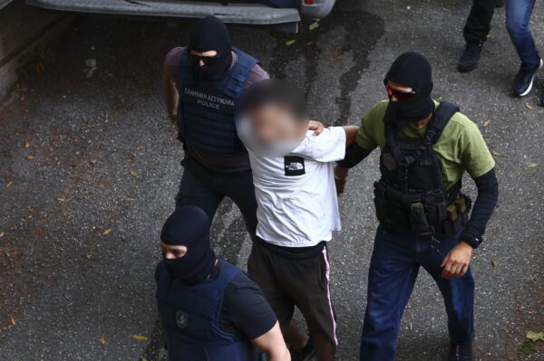 Εμπρηστικές επιθέσεις στη Θεσσαλονίκη: Κατηγορείται ότι έδωσε τα κλειδιά του διαμερίσματος – ορμητήριο στο ζευγάρι ο 4ος συλληφθείς