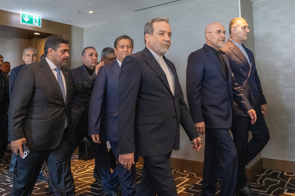Ιράν: Εμφύλια σύγκρουση στους κόλπους του καθεστώτος – Οι σκληροπυρηνικοί μιλούν για «βελούδινο πραξικόπημα»