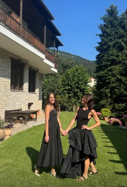 Κλέλια Ανδριολάτου: Ποζάρει με την κούκλα αδελφή της, Ναστάζια