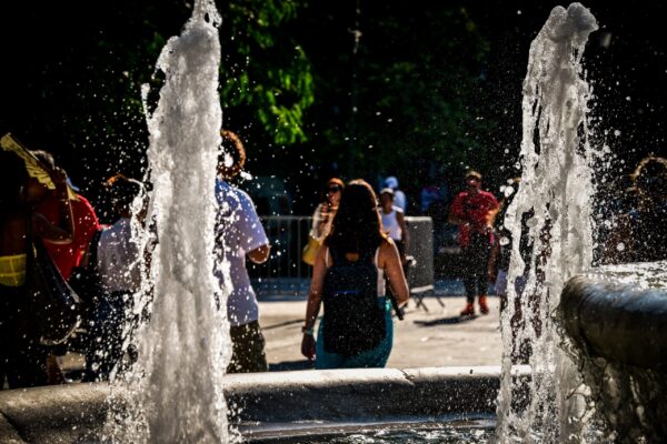 Σε κλοιό καύσωνα η χώρα: Ξεπέρασε τους 41 βαθμούς ο υδράργυρος – Πότε αναμένεται αποκλιμάκωση