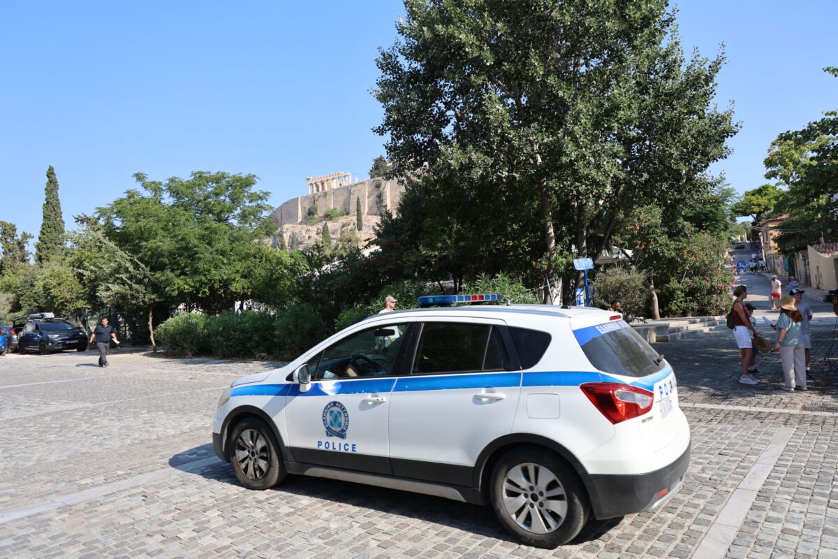 Ακρόπολη: Άνδρας με μαχαίρι τραυμάτισε ζευγάρι τουριστών – Συνελήφθη ο δράστης