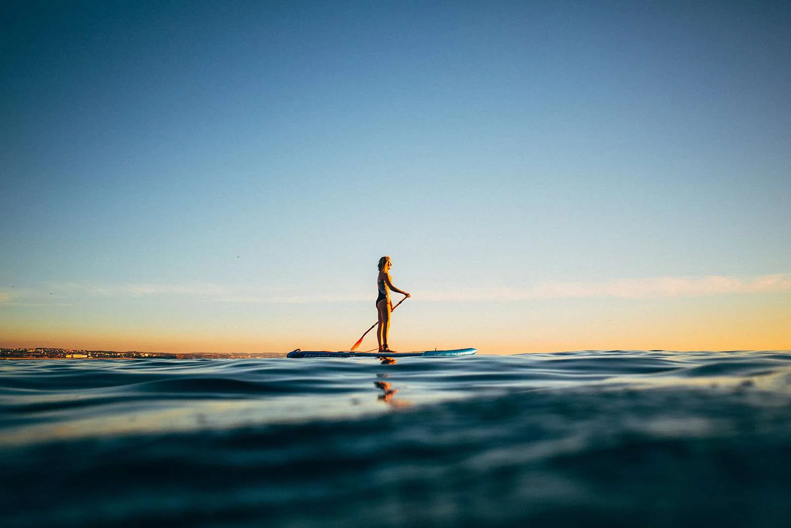 Αυξημένα περιστατικά διάσωσης στις παραλίες της Πάτρας από ναυαγοσώστες – Έκκληση για προσοχή σε ηλικιωμένους και χρήστες SUP