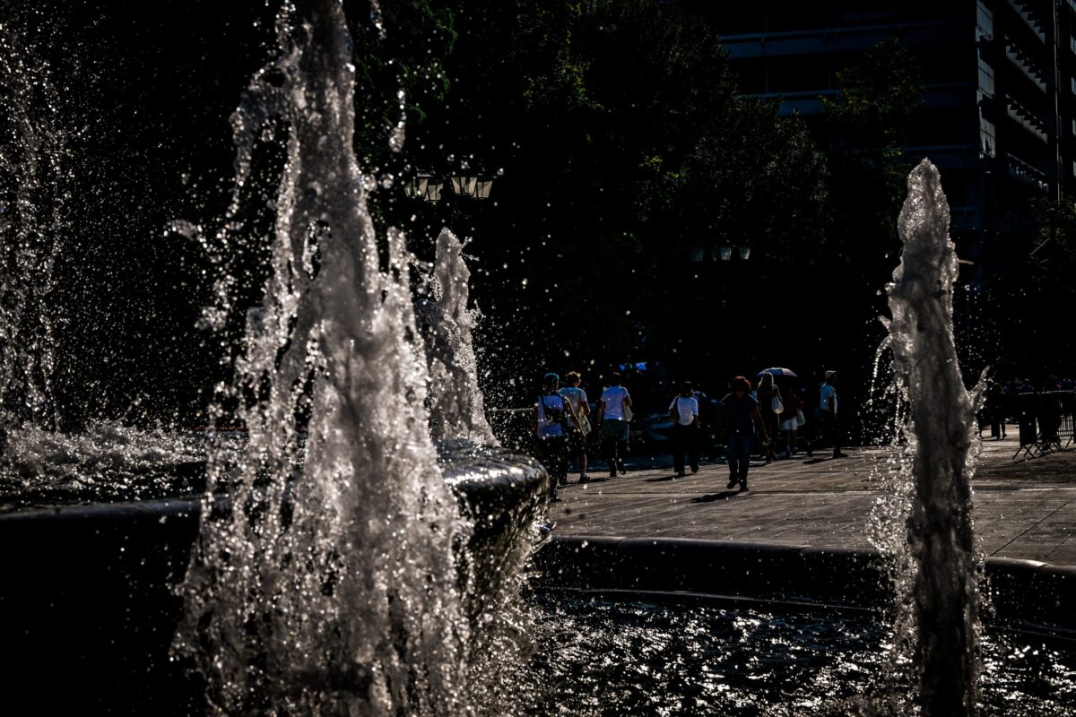 Κορυφώνεται σήμερα το κύμα καύσωνα – Έως 43 βαθμοί, ακραίος κίνδυνος πυρκαγιάς και έκτακτα μέτρα προστασίας σε όλη τη χώρα