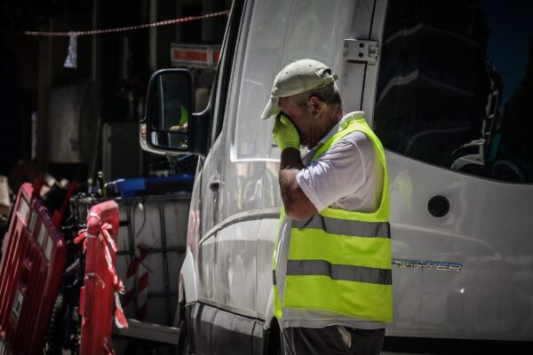 Καραγκούνης στο ΕΡΤnews: Έκτακτα μέτρα για τους εργαζόμενους λόγω καύσωνα – Υποχρεωτική παύση υπαίθριων εργασιών 13:00-17:00