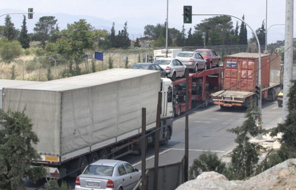 «Πείραζε» τον ταχογράφο με το πάτημα ενός κουμπιού – Χειροπέδες σε οδηγό φορτηγού