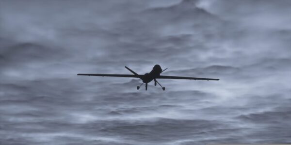 Ουκρανικά drones έπληξαν αποθήκη κοντά στην Αγία Πετρούπολη – Πυκνοί καπνοί πάνω από την πόλη