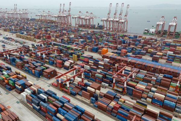 Απογοήτευση και αντιδράσεις για τους νέους τελωνειακούς δασμούς των ΗΠΑ σε βάρος 60 χωρών