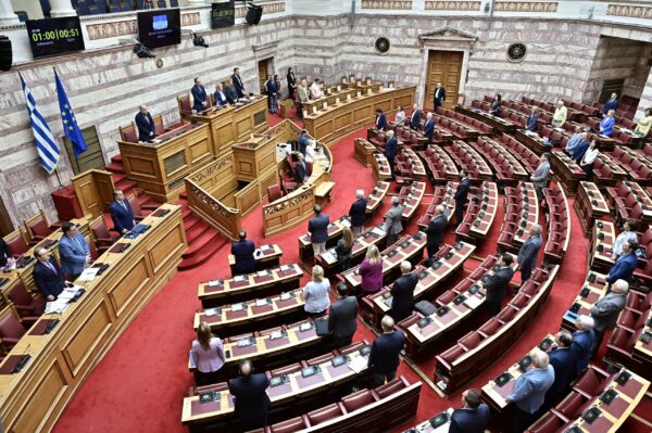 Συζήτηση στη Βουλή σε επίπεδο πολιτικών αρχηγών για τη συνταγματική αναθεώρηση – Ανεβαίνουν οι τόνοι