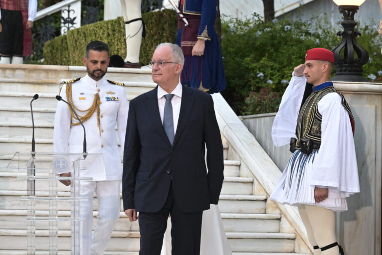Με 1.700 προσκεκλημένους η αποψινή δεξίωση στο Προεδρικό Μέγαρο για την 52η επέτειο Αποκατάστασης της Δημοκρατίας