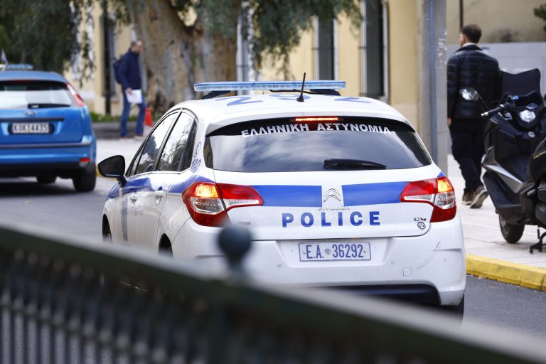Ισοβίτης στις φυλακές Διαβατών φέρεται να έδωσε εντολή για επίθεση με χειροβομβίδα στον Αίγυπτιο – Περίστροφο και 4.000 ευρώ στο σπίτι συνεργού