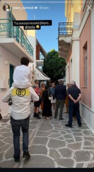 Σταματίνα Τσιμτσιλή: Απαθανατίζει τον σύζυγό της, Θέμη Σοφό με τον γιο τους στην Πάρο