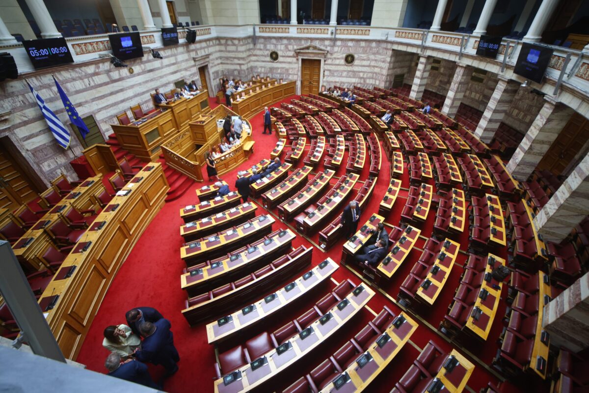 Ολοκληρώθηκε η πρώτη ψηφοφορία για τη συνταγματική αναθεώρηση – «Πράσινο φως» για 33 προτεινόμενες διατάξεις