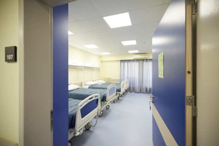 Εννέα άτομα με σαλμονέλα στο Κρατικό Νίκαιας – Είχαν φάει στο ίδιο μαγαζί