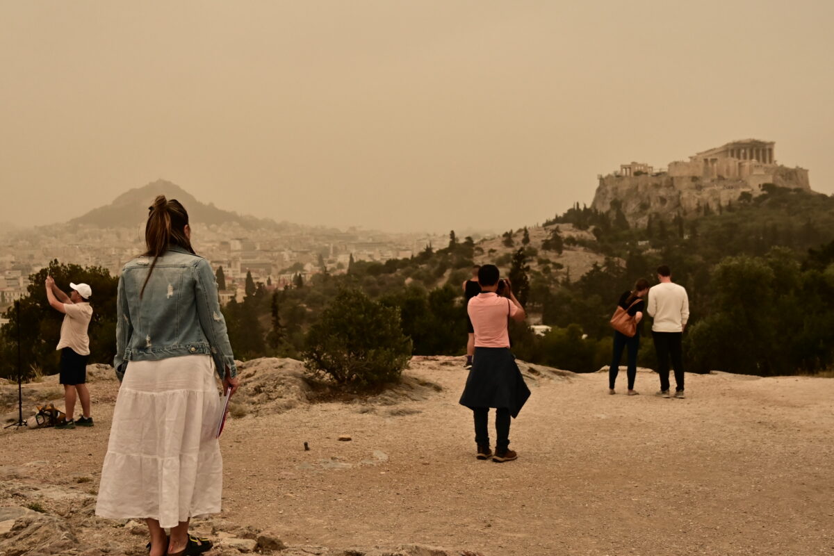 Επιστρέφει η αφρικανική σκόνη: Ποιες περιοχές θα επηρεάσει και πότε υποχωρεί