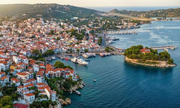 Σκιάθος: Άνοδος 10,3% στο αεροδρόμιο – «Χρειαζόμαστε τουρισμό μεγαλύτερης αξίας» λένε οι ξενοδόχοι