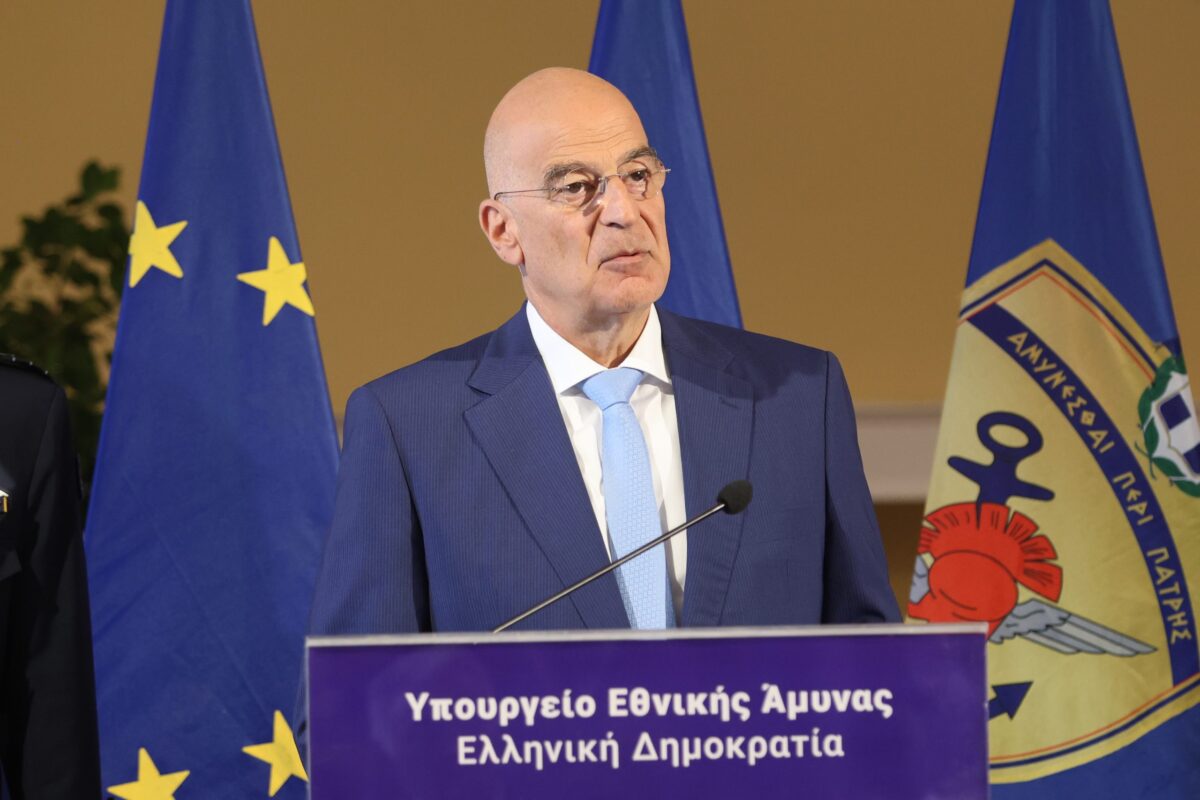 Δένδιας: Βαθύτατη θλίψη για τους δύο πυροσβέστες που έχασαν τη ζωή τους εν ώρα καθήκοντος
