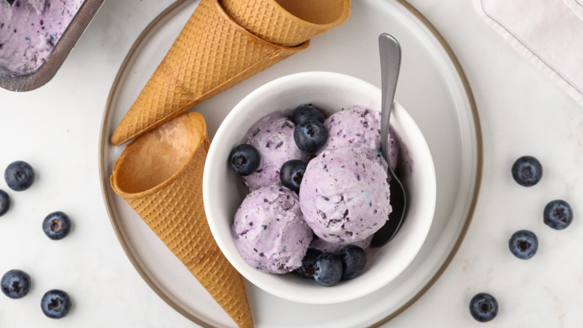 Παγωτό με blueberries: Εύκολη συνταγή με γιαούρτι και φρούτα