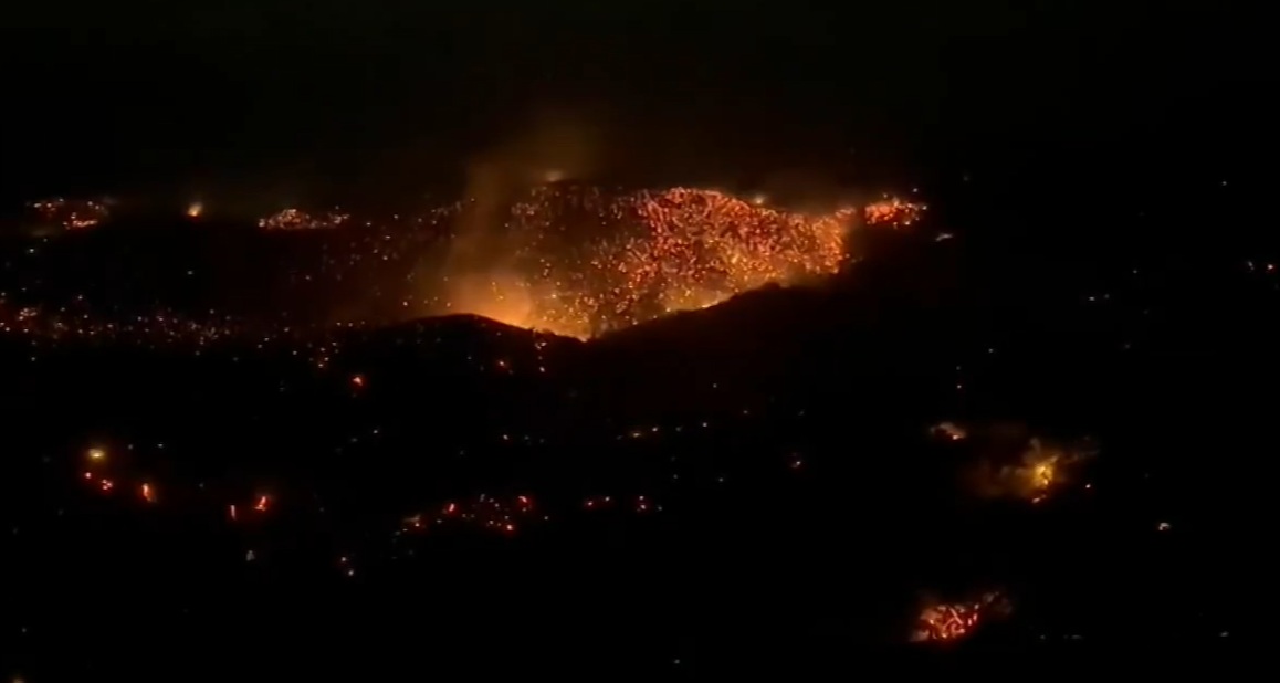 Συνεχείς αναζοπυρώσεις στην Πάρο – Σε κατάσταση αυξημένης επιφυλακής το νησί