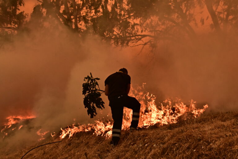 Σε «πορτοκαλί» συναγερμό σήμερα για εκδήλωση πυρκαγιάς η Αττική, η Βοιωτία και η Εύβοια