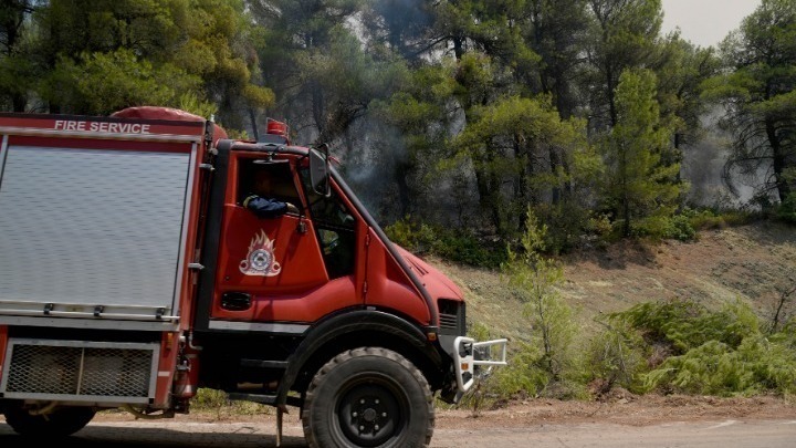 Ιωάννινα: Πυρκαγιά στο αλβανικό έδαφος έχει φτάσει στην περιοχή του Πωγωνίου Ιωαννίνων