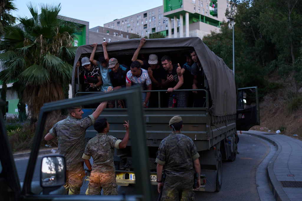 Στήριξη των Ευρωπαίων ΥΠΕΣ στην Ισπανία για την κρίση στη Θέουτα – «Η ΕΕ θα προστατεύσει τα εξωτερικά της σύνορα»