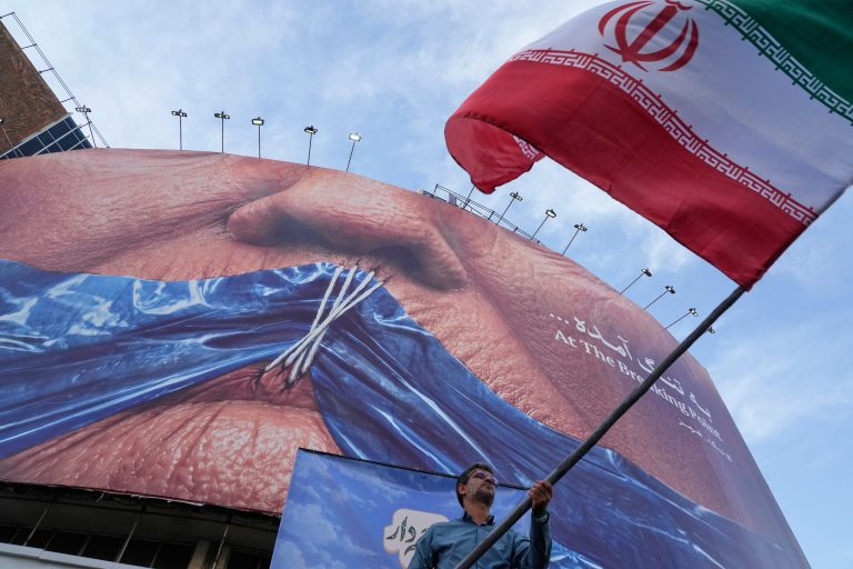 ΗΠΑ και Ιράν κοντά σε συμφωνία για τα Στενά του Ορμούζ, λέει η Ουάσινγκτον