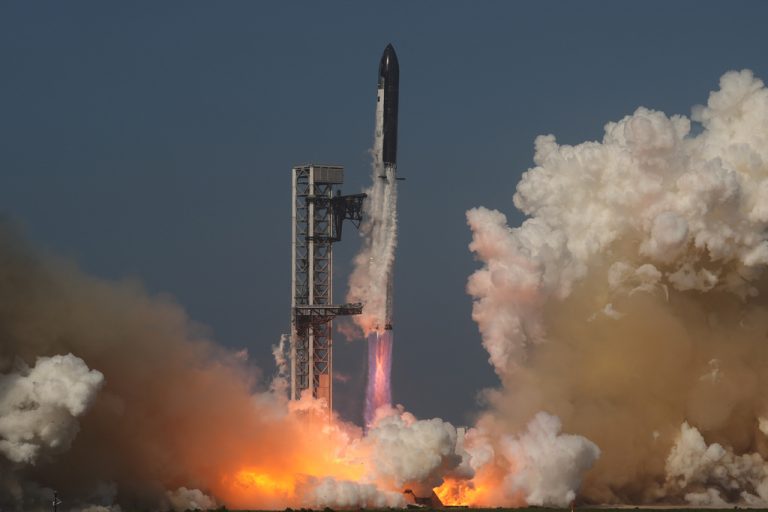 SpaceX: Νέα δοκιμαστική πτήση του Starship μέσα στον Αύγουστο – Στόχος η πρώτη προσγείωση στη στεριά
