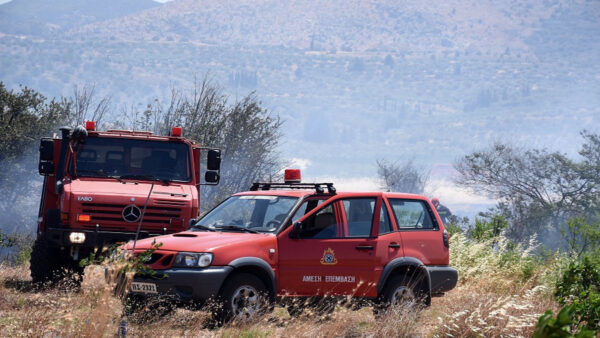 Υπό έλεγχο η φωτιά στο Κορωπί – Έκαψε ξερά χόρτα