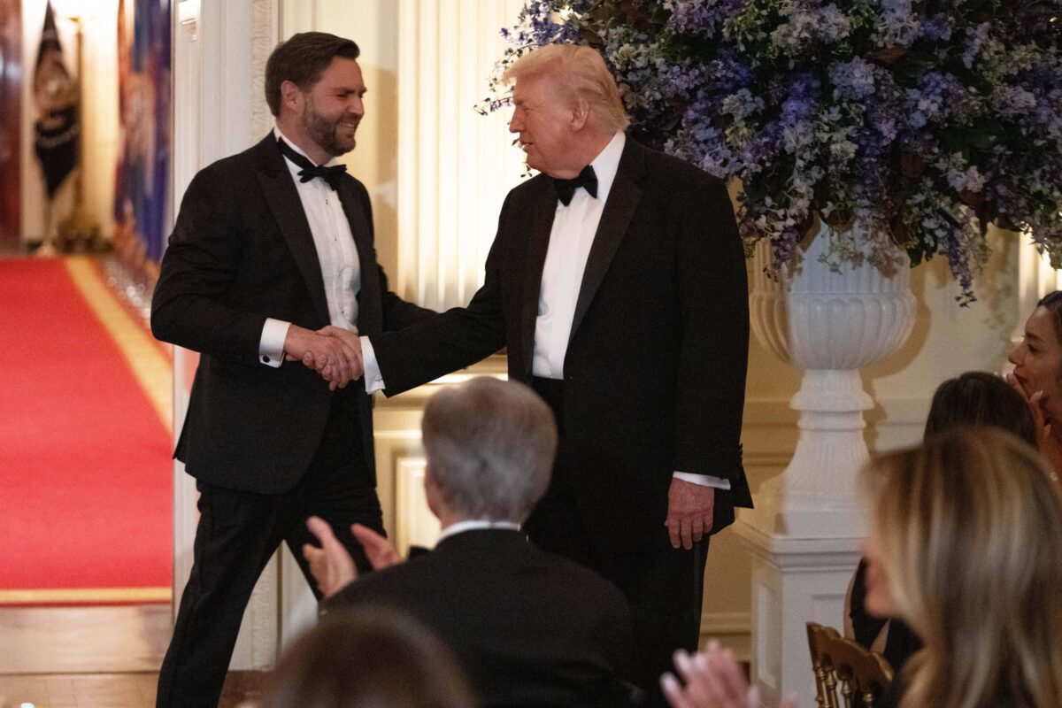 WP: Ο Τραμπ «έχρισε» ως διάδοχο του τον Βανς – Είπε σε δωρητές των Ρεπουμπλικάνων ότι θέλει να τον δει να κερδίζει τις εκλογές του 2028