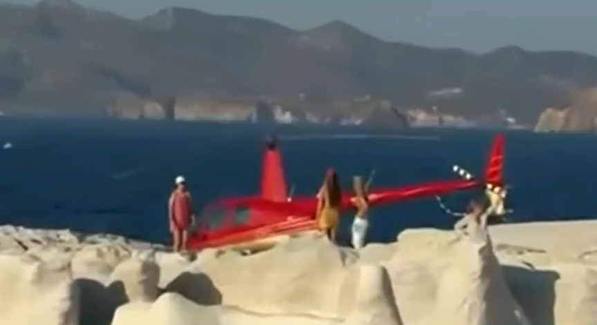 Μήλος: Ελικόπτερο με τουρίστες προσγειώθηκε στο Σαρακήνικο – Παρέμβαση εισαγγελέα για τη διερεύνηση της υπόθεσης