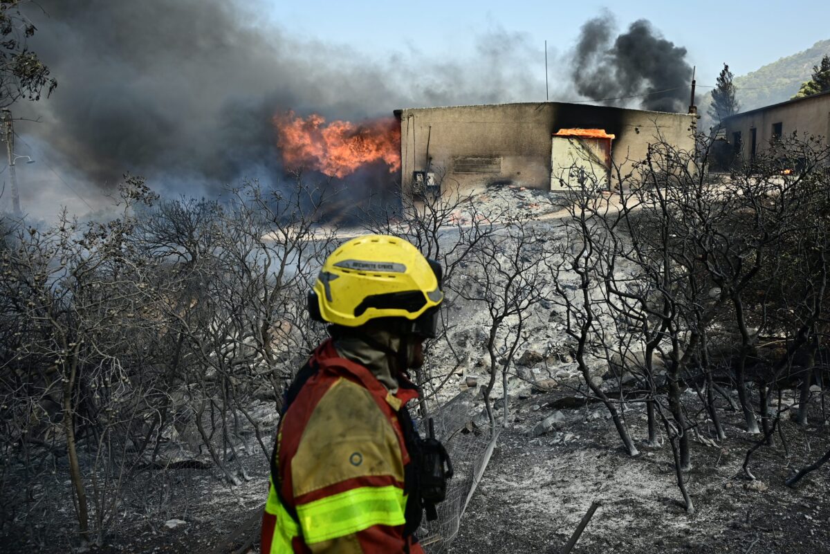 Πανελλαδική έρευνα για τα αίτια των πυρκαγιών, στο μικροσκόπιο τα αιολικά πάρκα – Πραγματογνώμονας σήμερα στον Κουβαρά